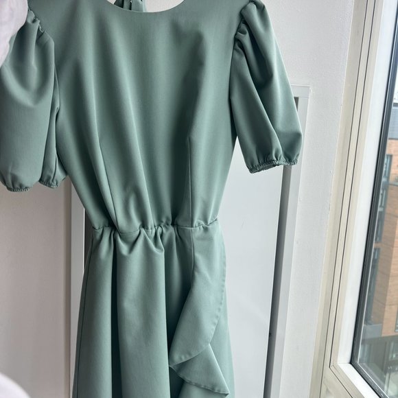 Elegant Olive Green Mini Dress Ope Back in S - Picture 1 of 4